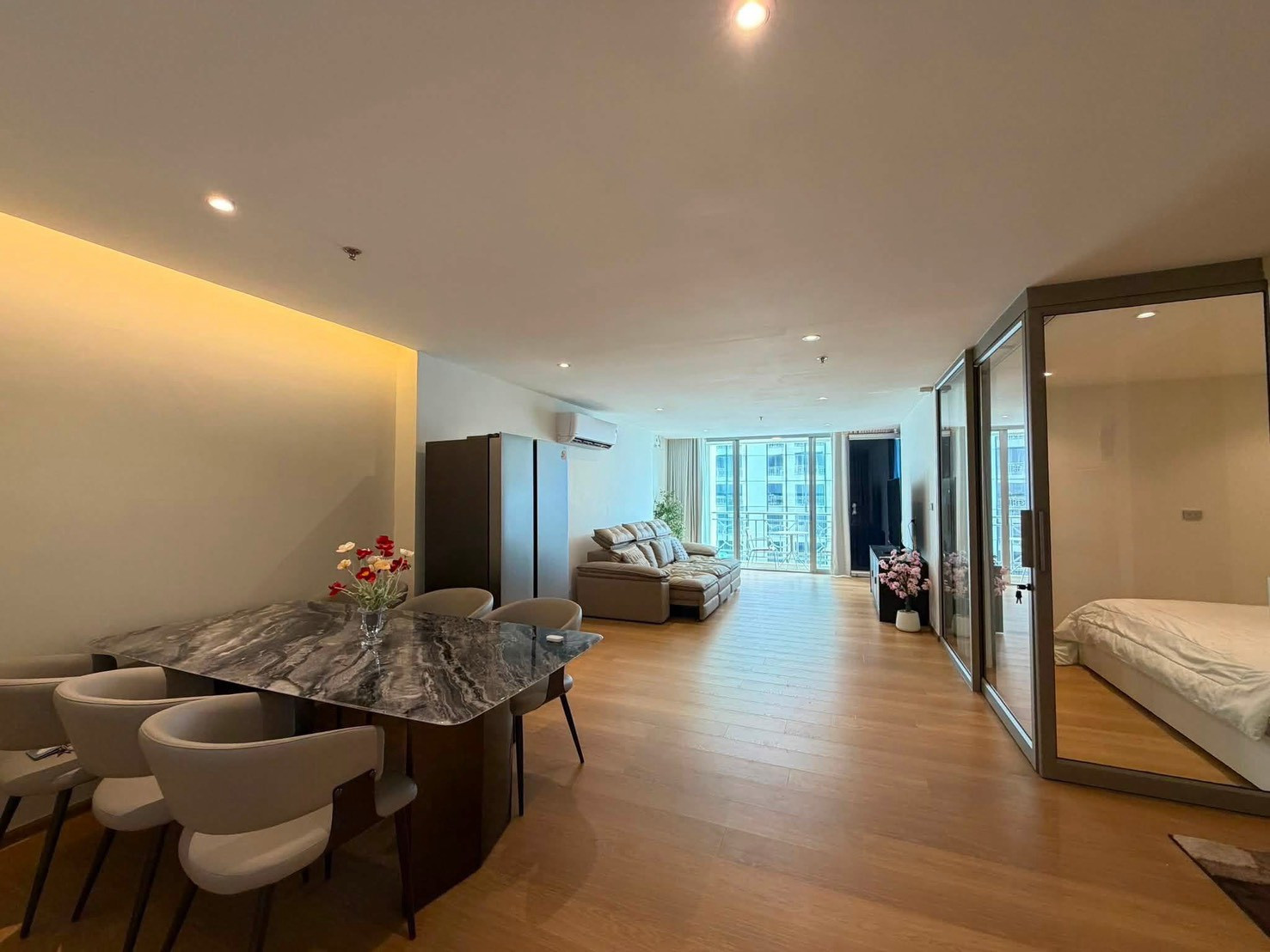 For Rent: Asoke Place Condo , Spacious 2 beds in heart of Asoke , Newly renovated unit , Near MRT Sukhumvit/BTS Asoke For Rent: Asoke Place Condo , Spacious 2 beds in heart of Asoke , Newly renovated unit , Near MRT Sukhumvit/BTS Asoke
