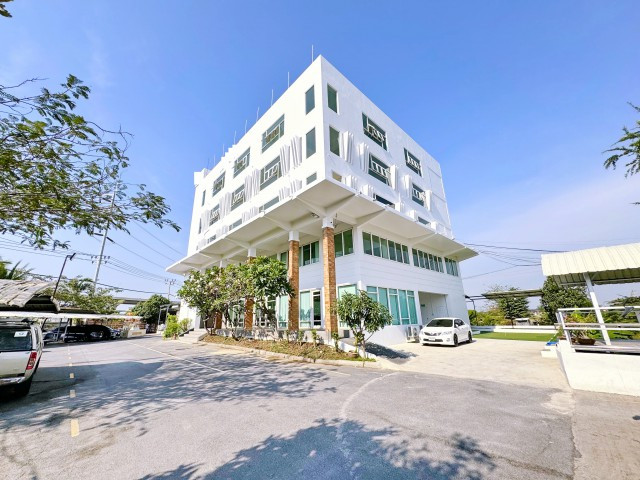 Office building with elevator Thai Watsadu Chaiyaphruek Robinson Ratchaphruek Bang Phlap Office Spac