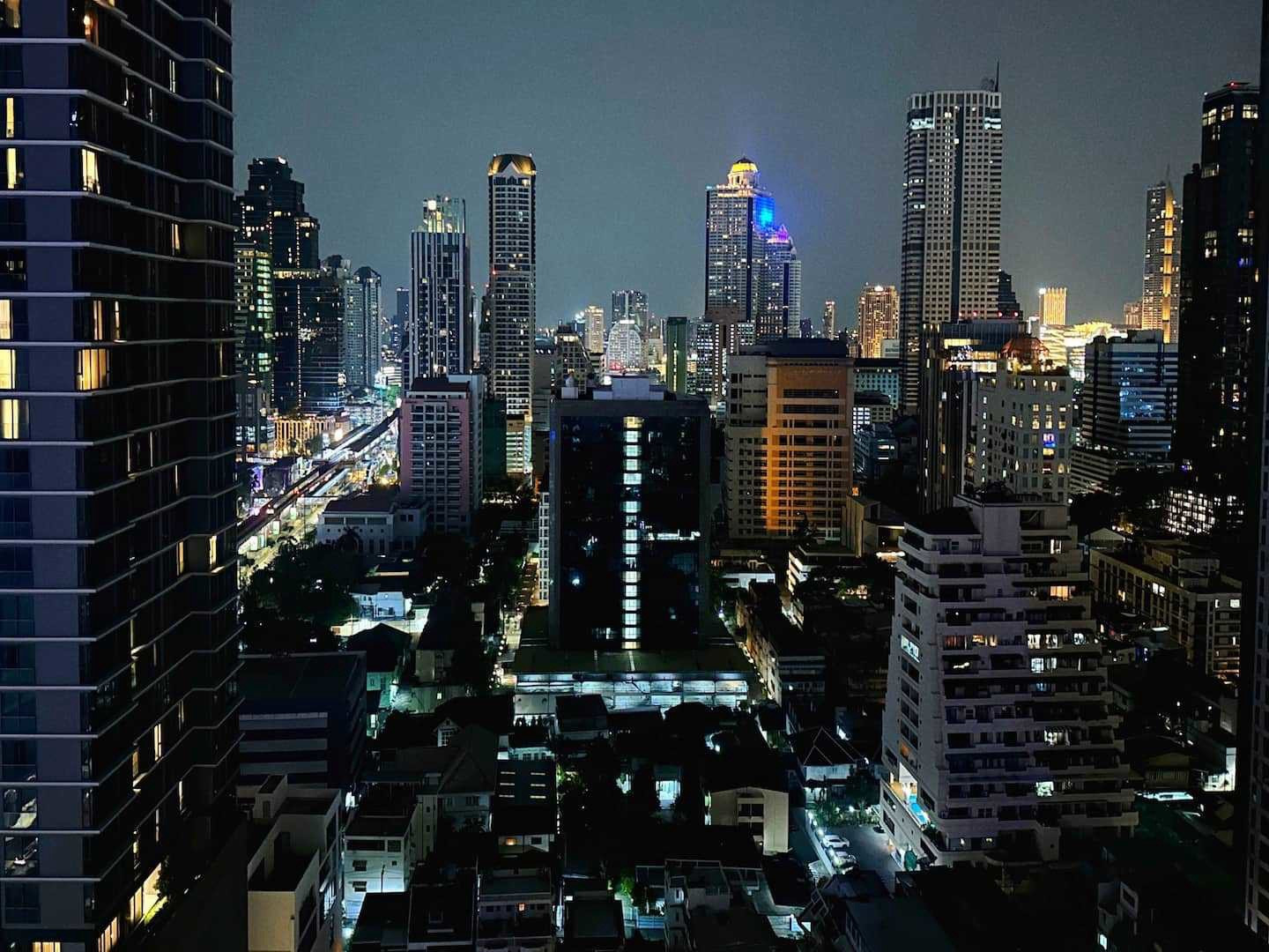 Teak at Silom living in a special 3 Bdrm + 2 Bth antique modern home – รูปที่ 3