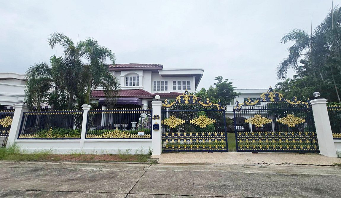 add line : ngaohw2019 Chaiyapruek Ramintra Village, Corner Detached house 242 sq.wa, 5 Beds, 7 Baths parking for 9 cars add line : ngaohw2019 Chaiyapruek Ramintra Village, Corner Detached house 242 sq.wa, 5 Beds, 7 Baths parking for 9 cars