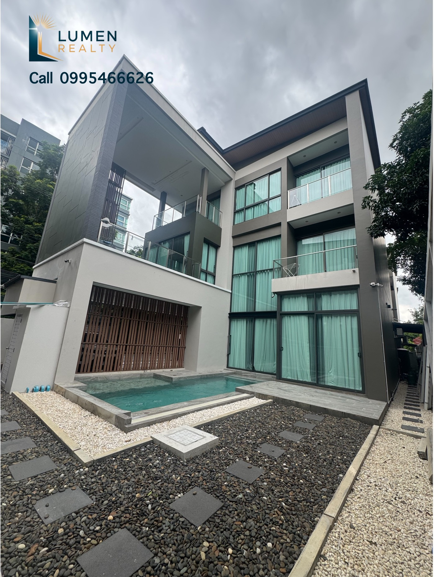 🏡 หิ้วกระเป๋าเข้าอยู่ได้เลย! บ้านเดี่ยว 3 ชั้นพร้อมลิฟต์ สระว่ายน้ำส่วนตัว เฟอร์นิเจอร์ครบ 65 ล้านบาท 🏡 หิ้วกระเป๋าเข้าอยู่ได้เลย! บ้านเดี่ยว 3 ชั้นพร้อมลิฟต์ สระว่ายน้ำส่วนตัว เฟอร์นิเจอร์ครบ 65 ล้านบาท