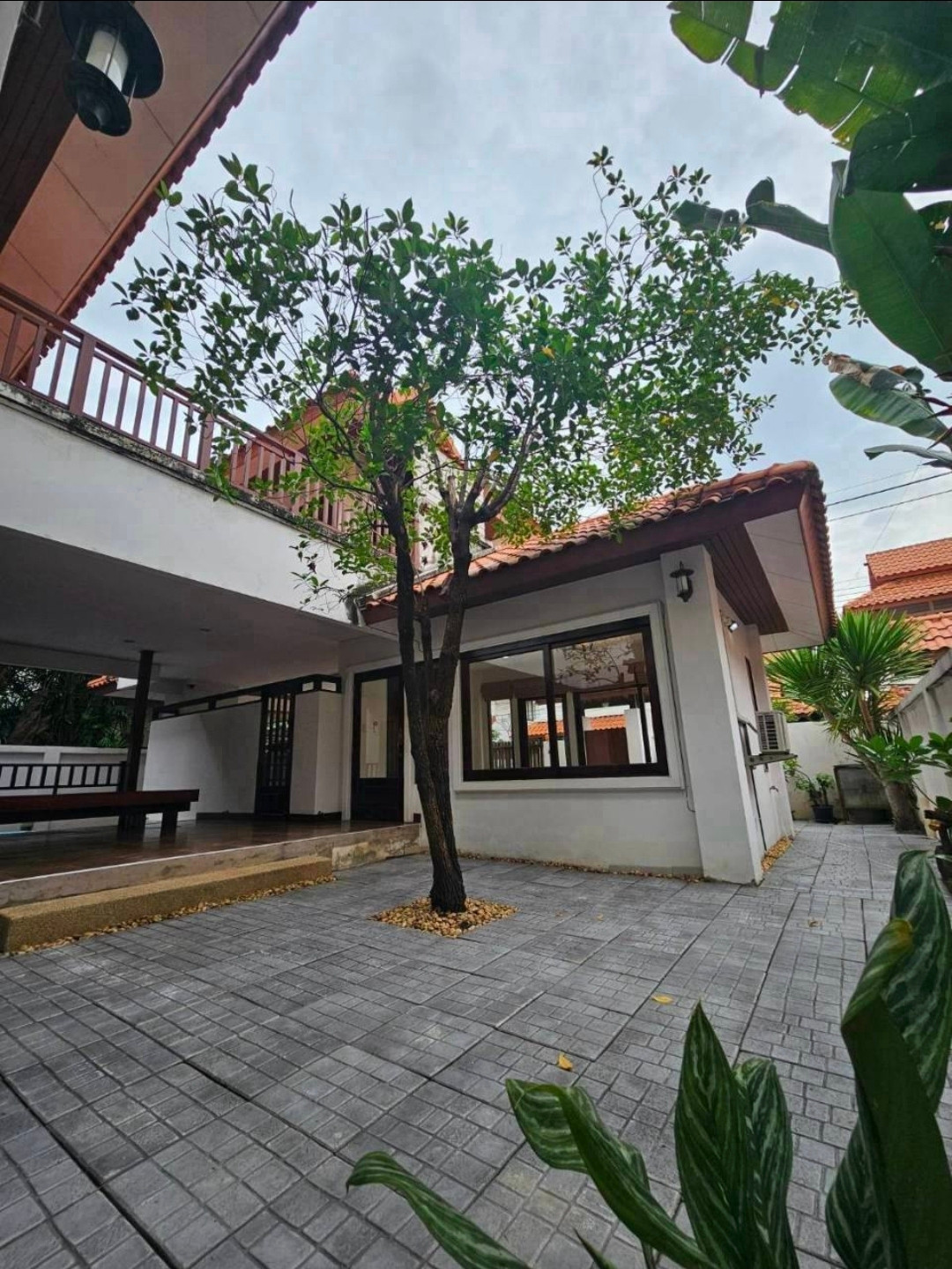 ให้เช่า บ้านเดี่ยว สไตส์ รีสอร์ท ต้นซอยวัดเสาธงหิน ห่างจากถนนกาญจณา ประมาน 200 ม.ใกล้ตลาดต้นไม้ บางใหญ่ ใกล้ เซ็นทรัล เวสเกต สามารถพักอาศัย หรือทำ Home office ได้. เดินทางสะดวก ให้เช่า บ้านเดี่ยว สไตส์ รีสอร์ท ต้นซอยวัดเสาธงหิน ห่างจากถนนกาญจณา ประมาน 200 ม.ใกล้ตลาดต้นไม้ บางใหญ่ ใกล้ เซ็นทรัล เวสเกต สามารถพักอาศัย หรือทำ Home office ได้. เดินทางสะดวก