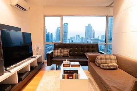 Glasshaus @ Silom. This 3 Brm home is on top a beautiful skyscraper Glasshaus @ Silom. This 3 Brm home is on top a beautiful skyscraper