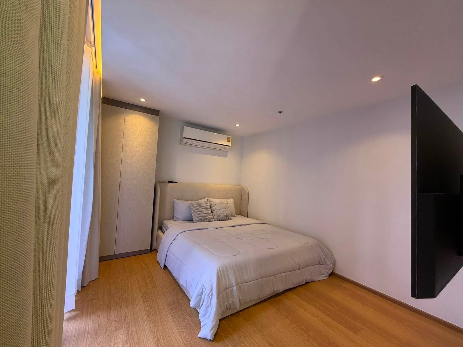 ให้เช่า Asoke Place Condo 2 ห้องนอนใหญ่ ใจกลางอโศก ห้องรีโนเวทใหม่ ใกล้บีทีเอส อโศก  – รูปที่ 3