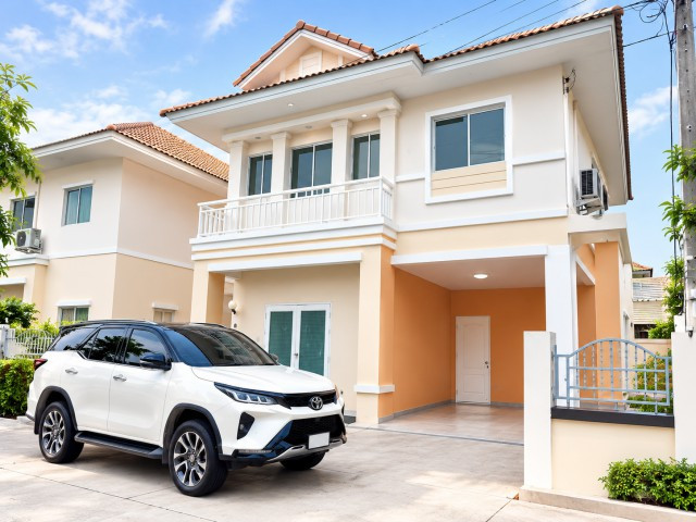 Safari World 900m Khubon Panya Indra Safari Khlong SamWa Maruay Market Hathairat. 2-story detached house for rent 3beds 2baths 14,999THB/month 37sq.wa 160sq.m.