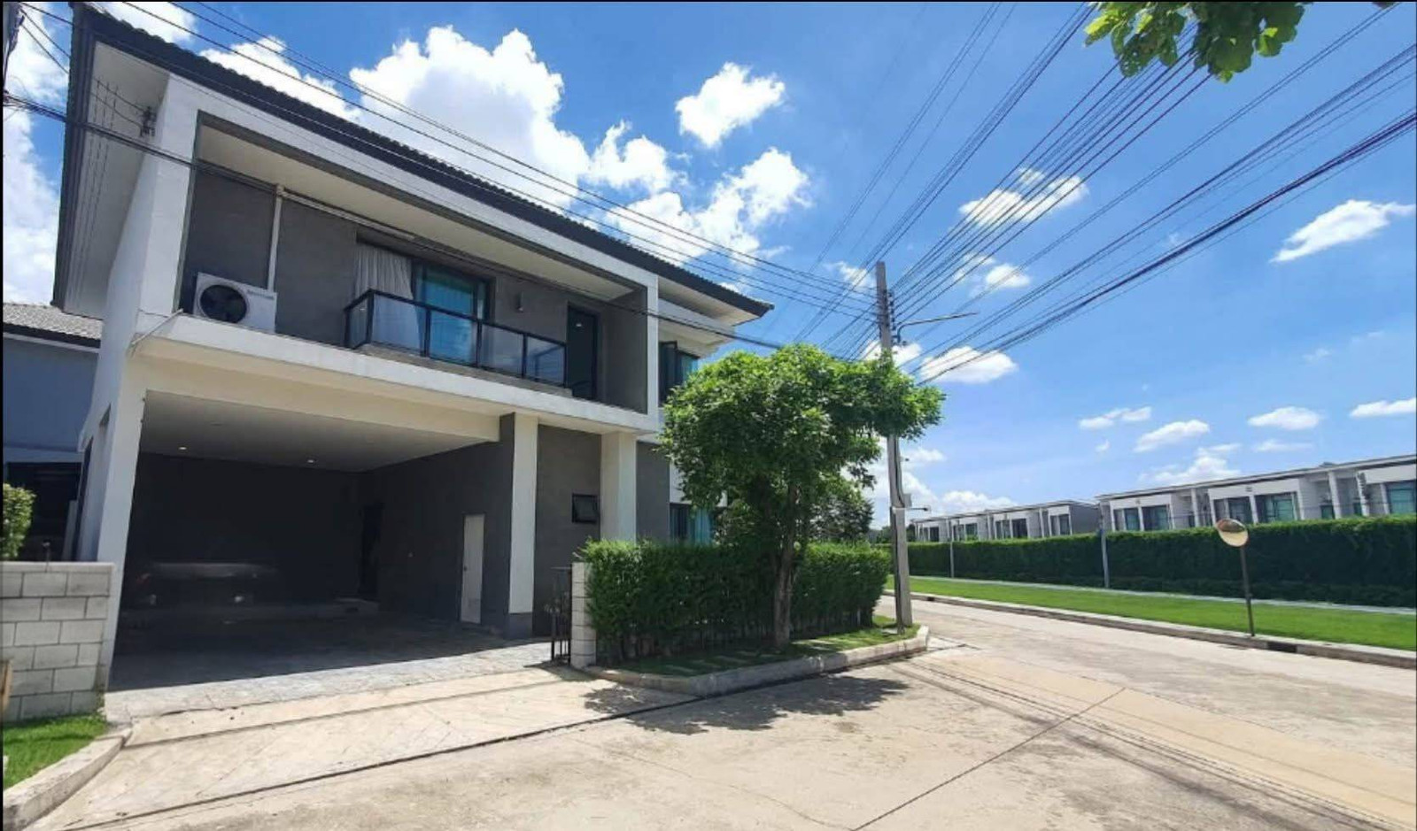 For rent, Centro Ratchaphruek-Suan Phak, 2-storey detached house, corner house, 4 bedrooms, 4 bathrooms, near Si Rat Expressway, close to the Bang Bamru BTS, just 5 minutes. For rent, Centro Ratchaphruek-Suan Phak, 2-storey detached house, corner house, 4 bedrooms, 4 bathrooms, near Si Rat Expressway, close to the Bang Bamru BTS, just 5 minutes.