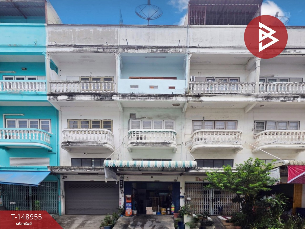 3-story commercial building for sale, area 16 sq m, Phasi Charoen, Bangkok, good location next to the main road. 3-story commercial building for sale, area 16 sq m, Phasi Charoen, Bangkok, good location next to the main road.