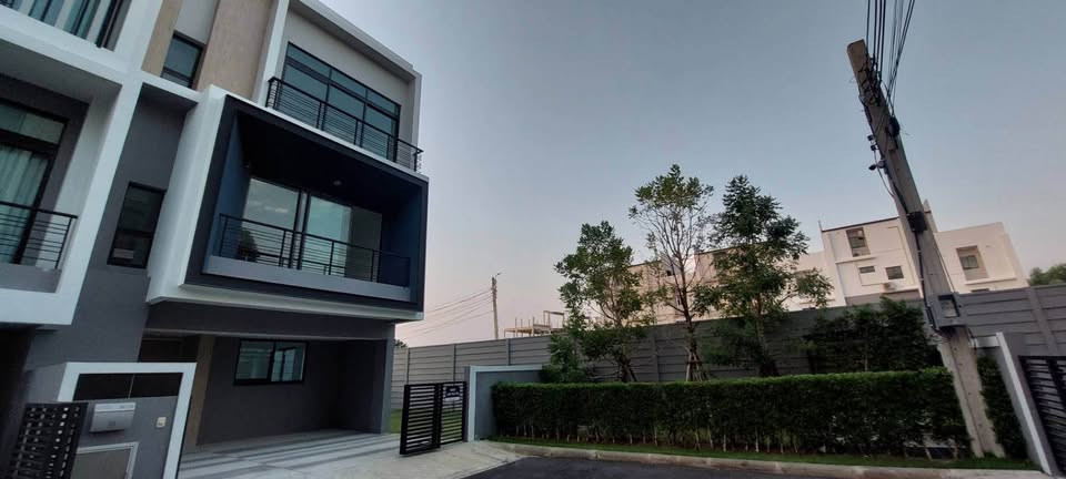 For RENT Modern Townhome Nirvana Define Krungthep Kreetha Corner Unit with private garden. For RENT Modern Townhome Nirvana Define Krungthep Kreetha Corner Unit with private garden.