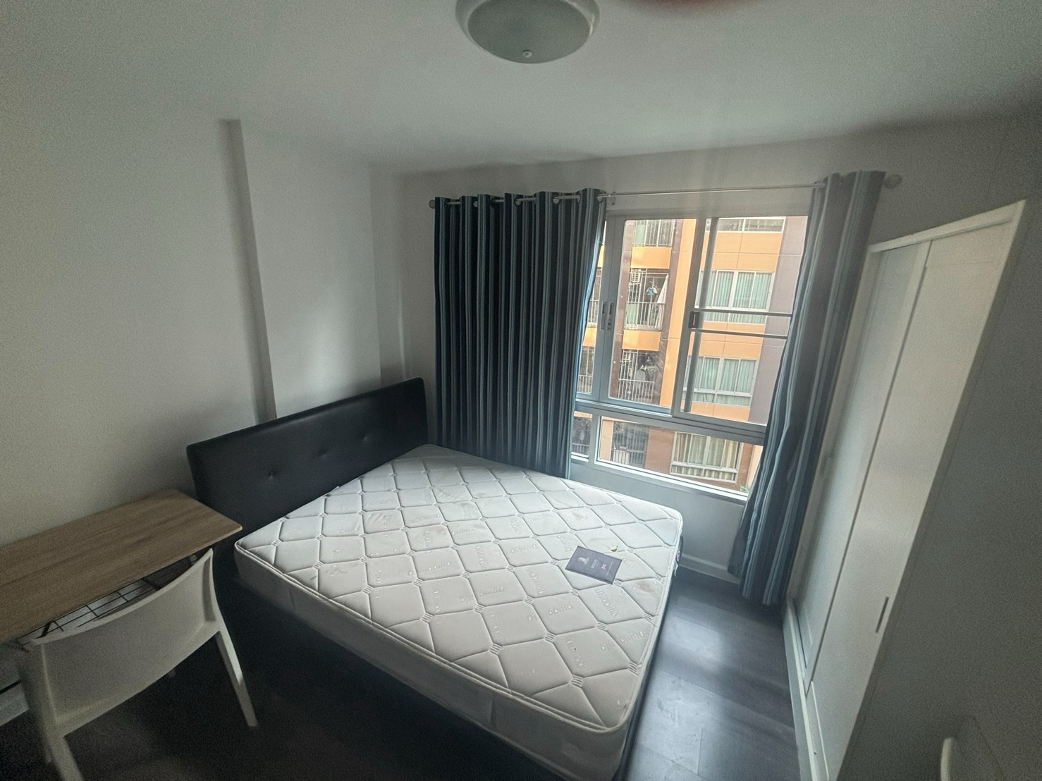 A very comfortable condo for students. Dcondo Campus Resort Rangsit, near Thammasat University Rangsit Campus. Great for parents who want to buy a condo for their child to live in while studying, and also interesting for rental investment.