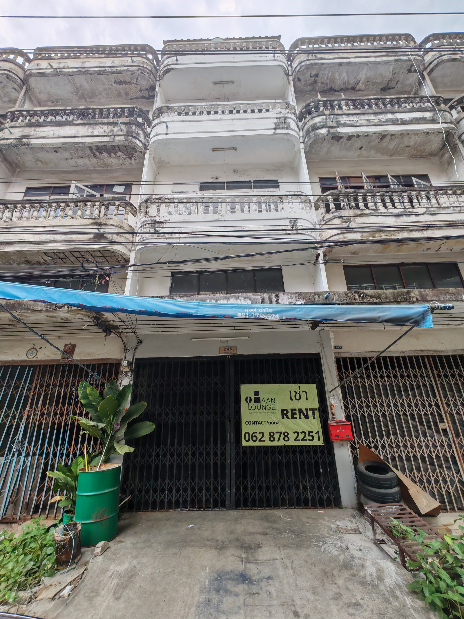 Shop house for rent, Soi Phetkasem 102/3. Parking for 3 cars. Shop house for rent, Soi Phetkasem 102/3. Parking for 3 cars.