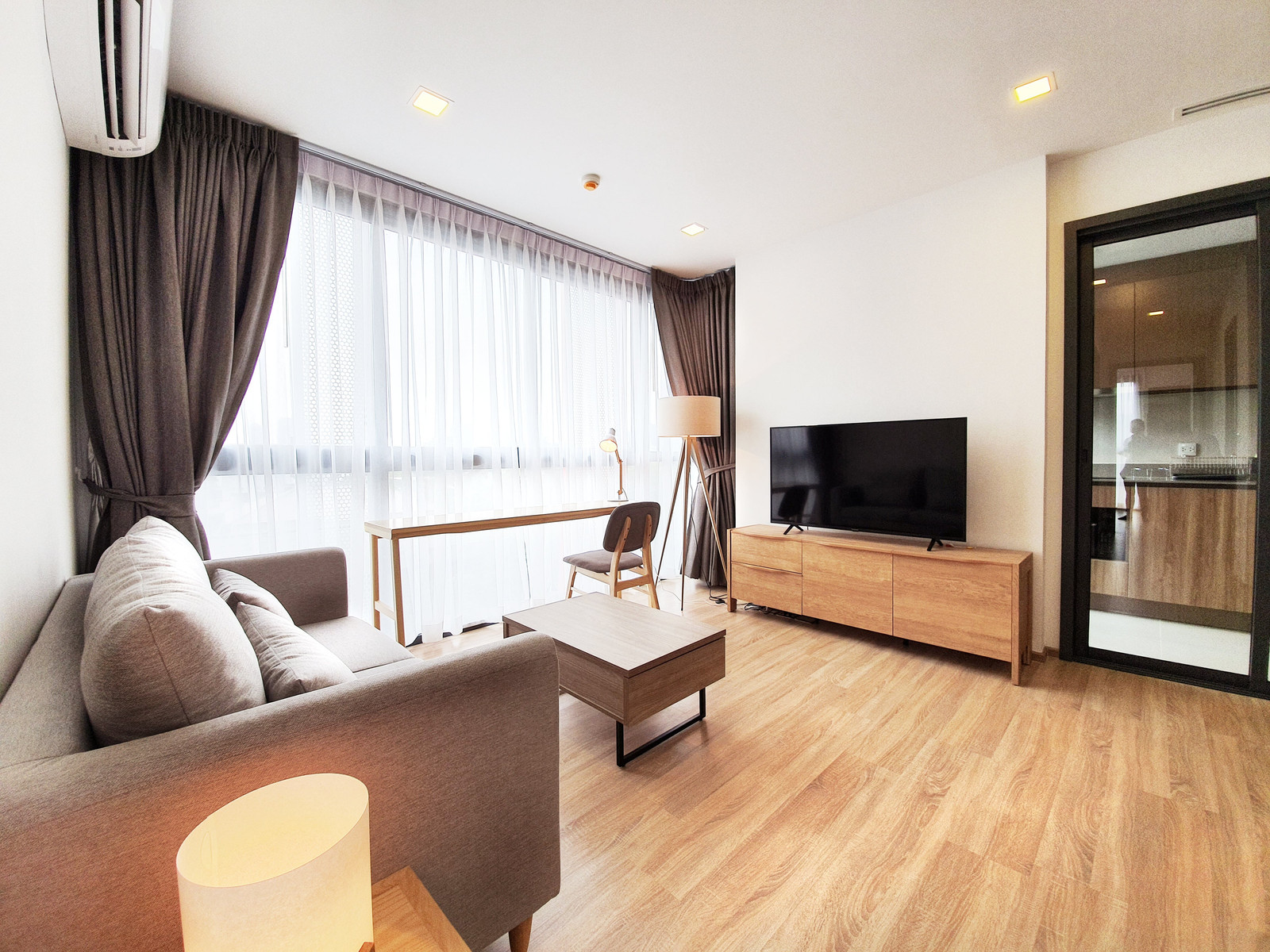 🔥 Great value for rent, 2 bedrooms, 2 bathrooms, fully furnished, ready to move in, in the heart of Ekamai, 100% convenient.