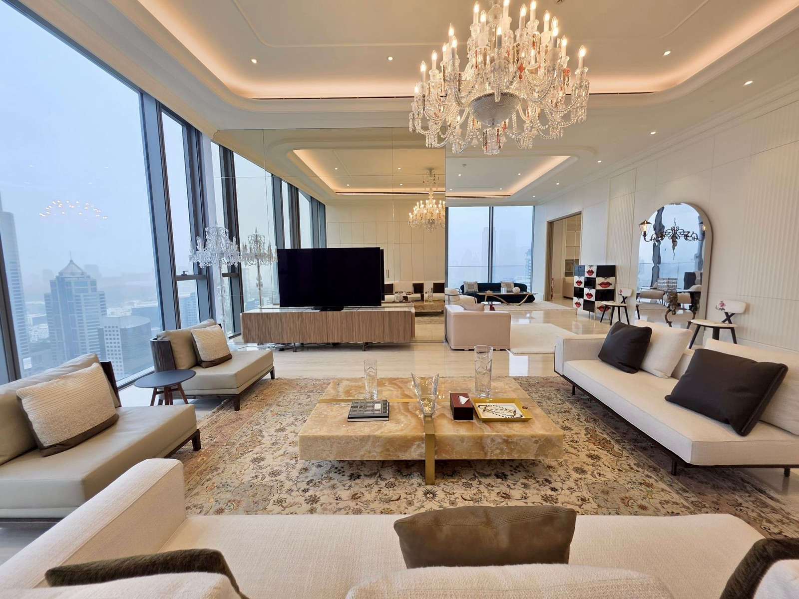 Scope Langsuan Penthouse: 3+1 bed 4bath + maid 463 sqm. 660,000,000 Am: 0656199198 Scope Langsuan Penthouse: 3+1 bed 4bath + maid 463 sqm. 660,000,000 Am: 0656199198