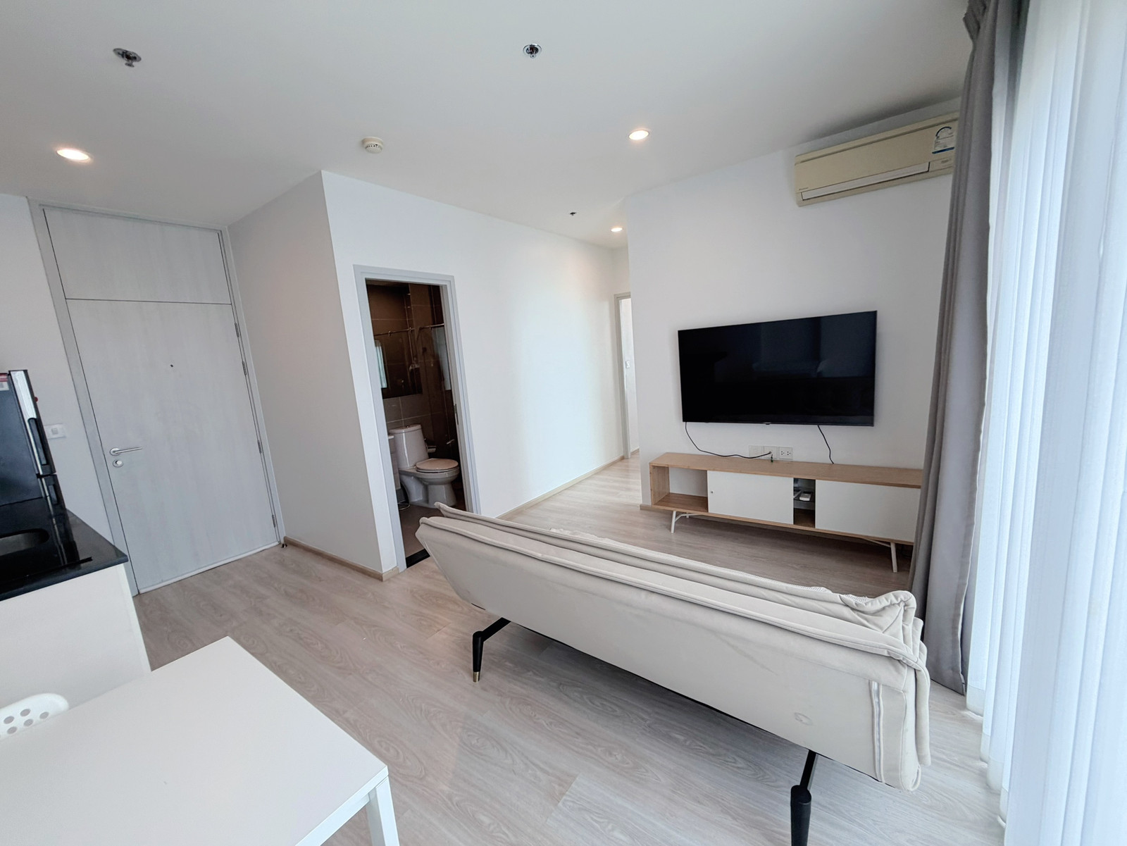 RENT !! Noble Revolve Ratchada, MRT Thailand Cultural Centre, 2 Beds, Tower 1, Floor 37, 54sq.m., 26,000 Baht – รูปที่ 3