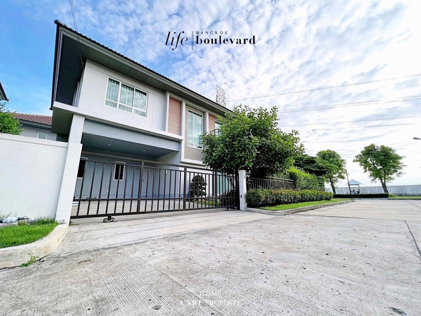 Urgent for rent: Life Bangkok Boulevard Rangsit, prime location, 2-story detached house, corner house, largest area in the project. With a garden next to the house Providing a wide, airy, private living space and able to raise animals 🐶🐱 Urgent for rent: Life Bangkok Boulevard Rangsit, prime location, 2-story detached house, corner house, largest area in the project. With a garden next to the house Providing a wide, airy, private living space and able to raise animals 🐶🐱