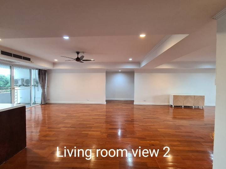 Newly Renovated 300sqm 3+1 Bedroom with 3 bahts in the heart of Ekamai/Thonglor