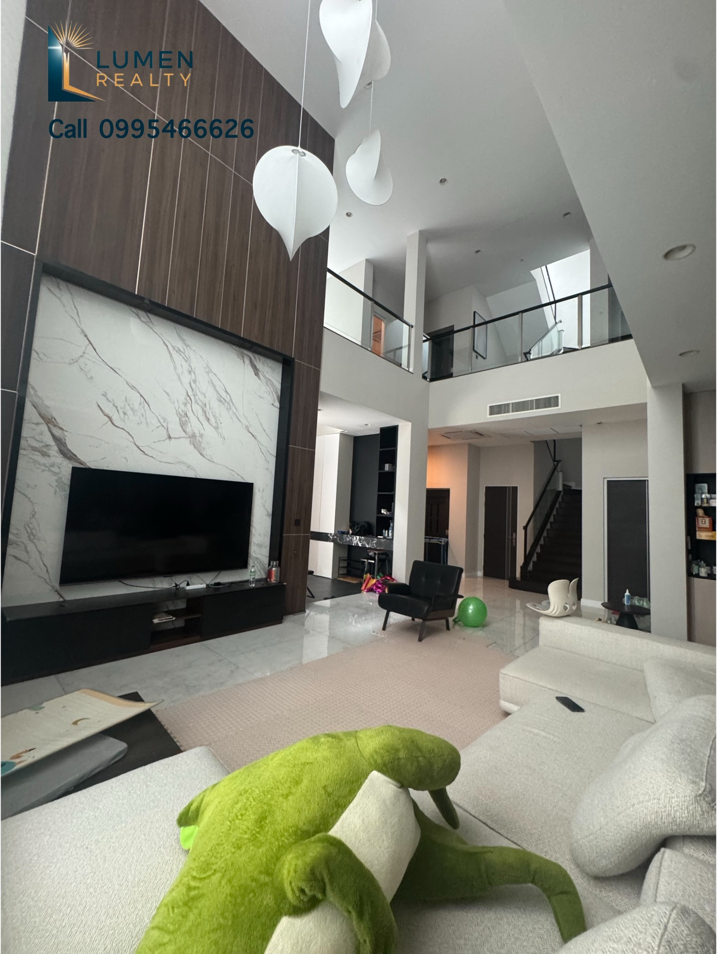 🏡 หิ้วกระเป๋าเข้าอยู่ได้เลย! บ้านเดี่ยว 3 ชั้นพร้อมลิฟต์ สระว่ายน้ำส่วนตัว เฟอร์นิเจอร์ครบ 65 ล้านบาท – รูปที่ 3