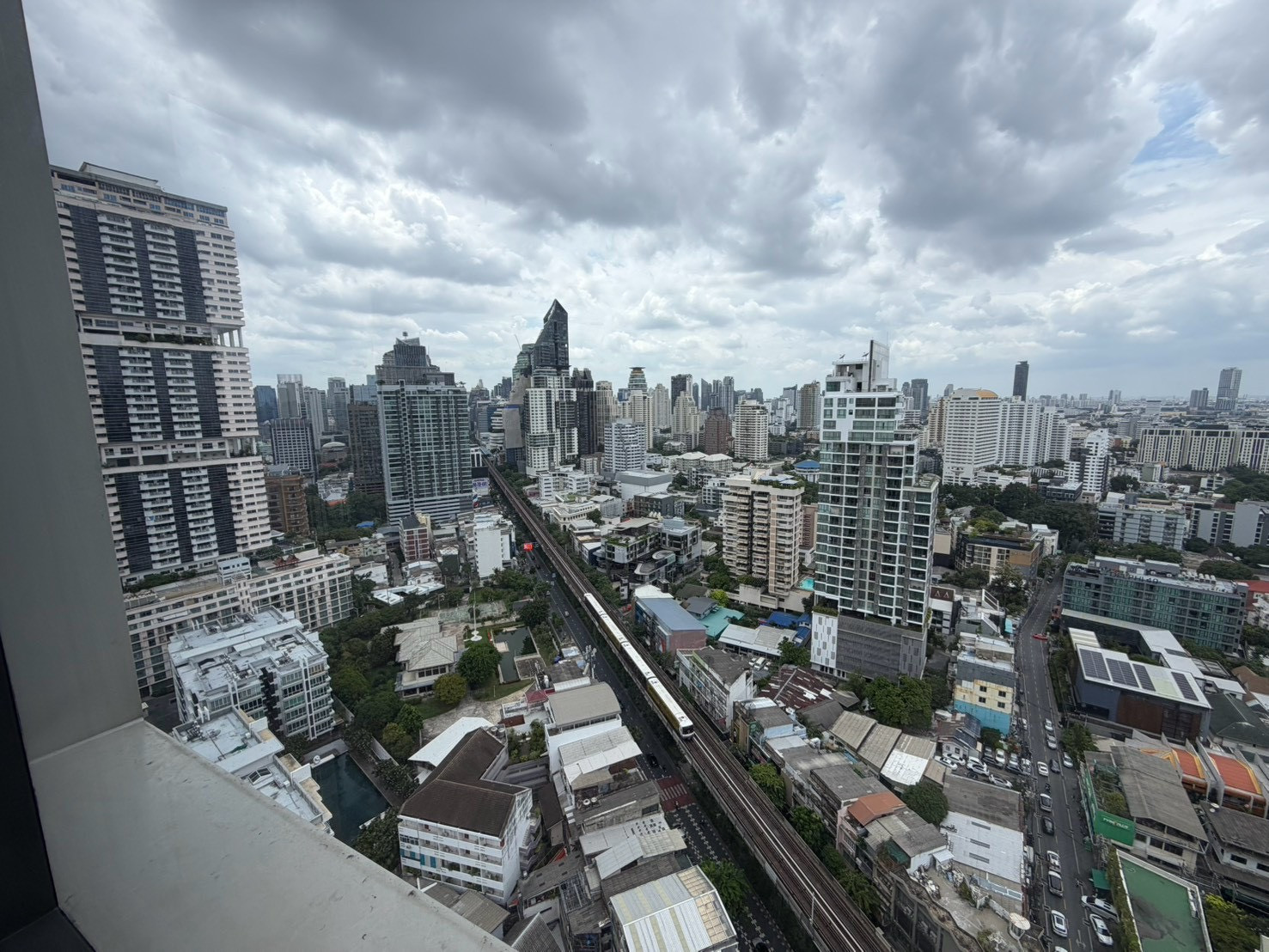 Sale/Rent Beatniq Sukhumvit 32 83sqm. 2bed 2bath high fl.2x special price call 086 332 3299