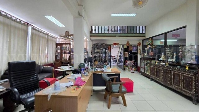 ขายอาคารพาณิชย์ 4.5 ชั้น 3 คูหา มีดาดฟ้า ทำเลทอง น่าลงทุน เดินทางได้ทั้งทางบกและทางน้ำ  ใกล้ความสะดวกครบ – รูปที่ 3