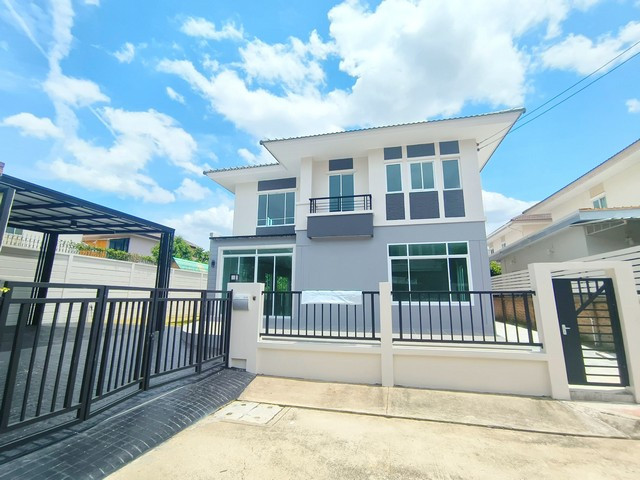 Single house for sale, The Plant Ratchaphruek, meets the needs of large families. Usable area of more than 215 sq m. Single house for sale, The Plant Ratchaphruek, meets the needs of large families. Usable area of more than 215 sq m.