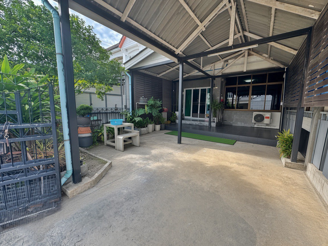 Urgent sale, 2.19 million baht, Townhouse Land & Houses, Busarin Village (Ban Kluai-Sai Noi), Nonthaburi, 3 bedrooms, 35 sq m., behind the house, wont hit anyone. The wind blows cool all day. – รูปที่ 3