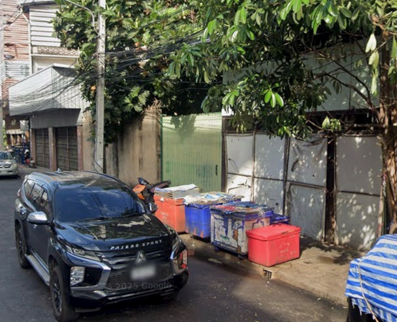 For sale / rent building / warehouse 8 rooms, location in the heart of the city. Located in the Northeastern Thai market