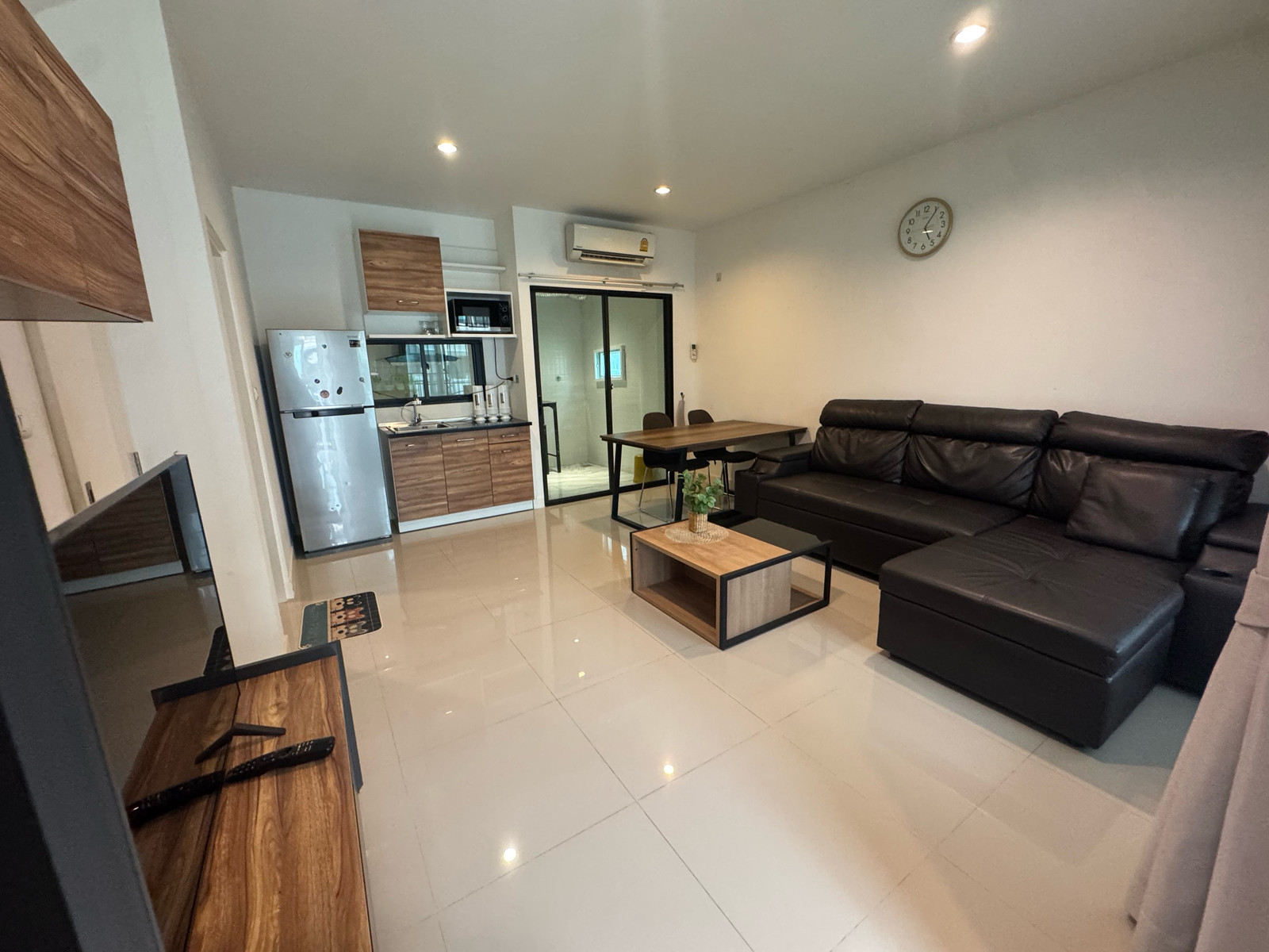 2-story townhome, PLENO Sukhumvit-Bangna, Soi Km. 7, can enter Mega Bangna, good society, beautiful built-in house throughout. House details *Items as shown in the picture – 2-story townhome – Width 5.5 meters – Land 17.5 sq m – Usable area 106.5 sq m 2-story townhome, PLENO Sukhumvit-Bangna, Soi Km. 7, can enter Mega Bangna, good society, beautiful built-in house throughout. House details *Items as shown in the picture – 2-story townhome – Width 5.5 meters – Land 17.5 sq m – Usable area 106.5 sq m