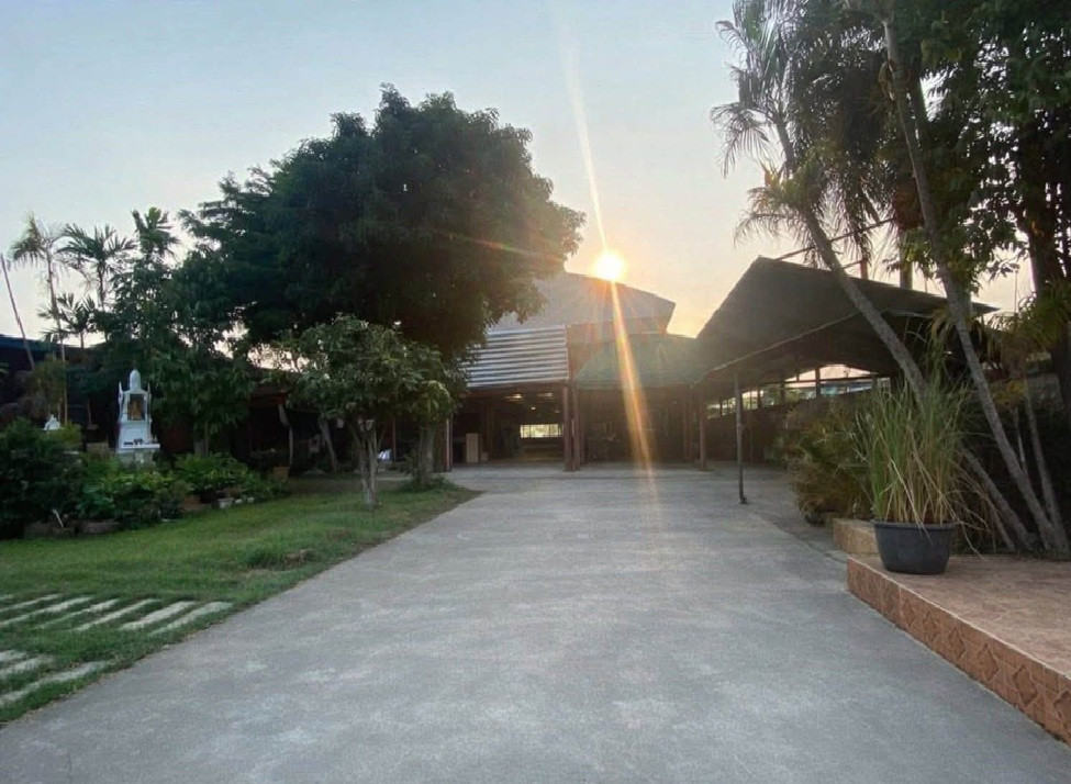 For Rent Warehouse, factory with office/land area 206 square wah/warehouse area 900 square meters/location Klong 11, Thanyaburi, Pathum Thani/in Eksin Factory Project/big car accessible For Rent Warehouse, factory with office/land area 206 square wah/warehouse area 900 square meters/location Klong 11, Thanyaburi, Pathum Thani/in Eksin Factory Project/big car accessible