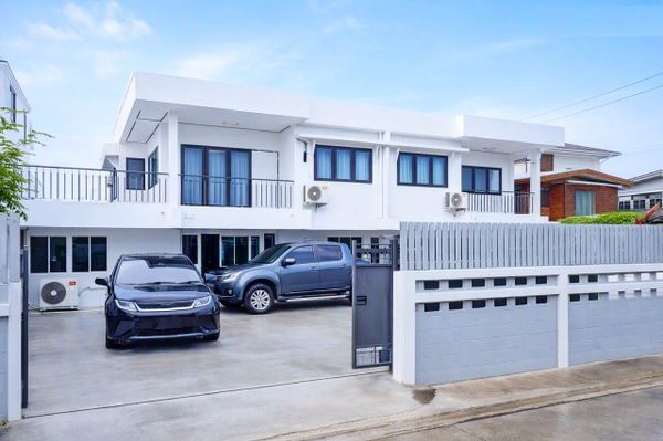 Ruamchok Morning Market 400m. 4A/C Ladprao Chokchai4 2 Story Satriwitthaya 2 House 3Bed 2Bath Paolo Chokchai 4 Hospital 1.9 km 80sq.wa. 263sq.m. Newly renovated with new air conditioners and appliances Suitable for residence or office Quiet