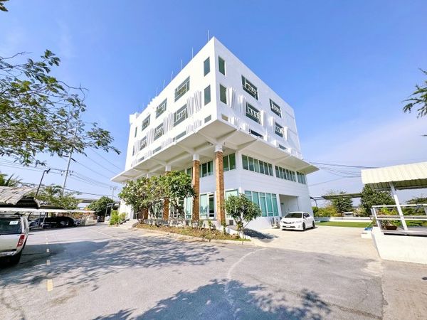 Office building with elevator Thai Watsadu Chaiyaphruek Robinson Ratchaphruek Bang Phlap Office Spac