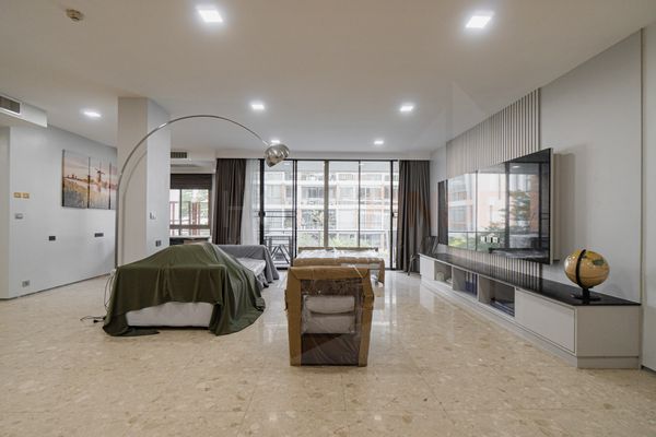 Live in a Pet-Friendly condo but get the feel of a 210 sq m house for only 120K a month.