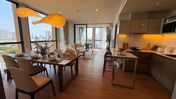 🏙️ The Issara Sathorn | Spacious room, beautifully decorated, convenient to travel ✨