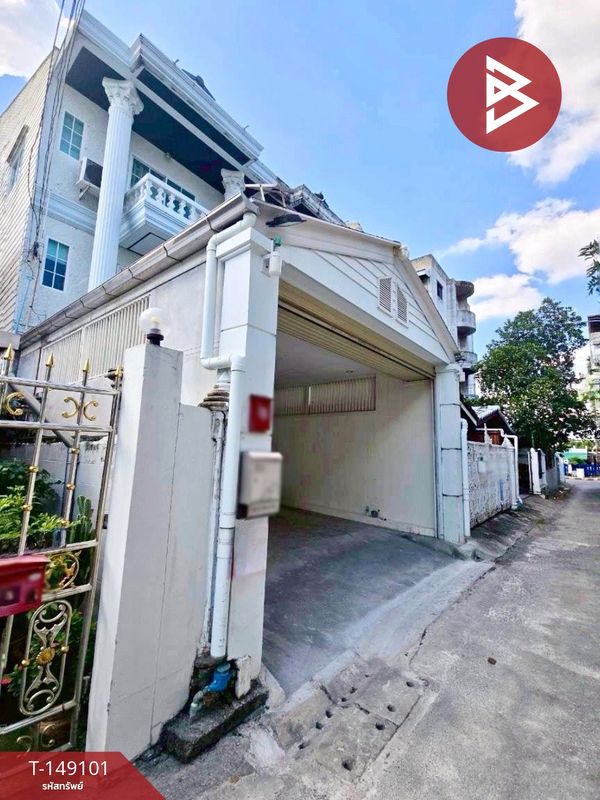 3-story townhouse for sale, Senanikom Soi 10, Chatuchak District, Bangkok.