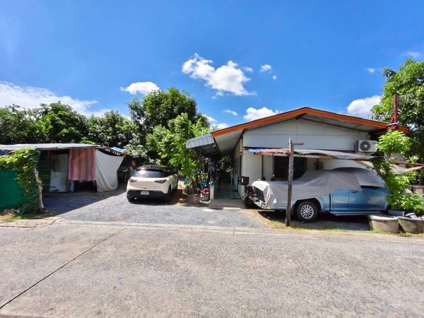 98199 - Land for sale with 7 rooms for rent, every room is full of tenants. Lat Phrao Wang Hin 77