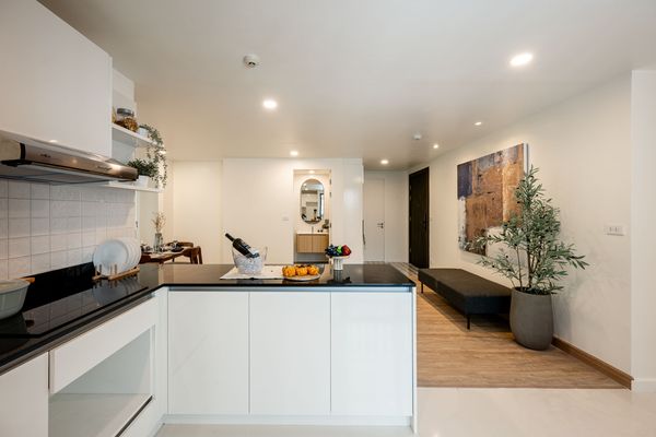 The owner is selling it himself: If 1 bedroom is too small Try moving to live in 121 sq m. in Asoke area.