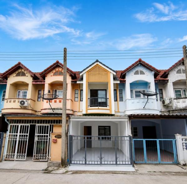 For Sale Townhouse/Townhome  , Benchasiri , Suan Luang , Krathum Baen , Bangkok , CX-170899