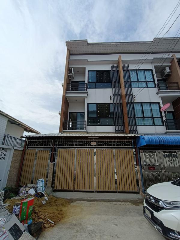 For Sale 3-story townhome for sale, Phetkasem 69 – pristine condition, fully renovated. , Nong Khaem , Nong Khaem , Bangkok , CX-170648
