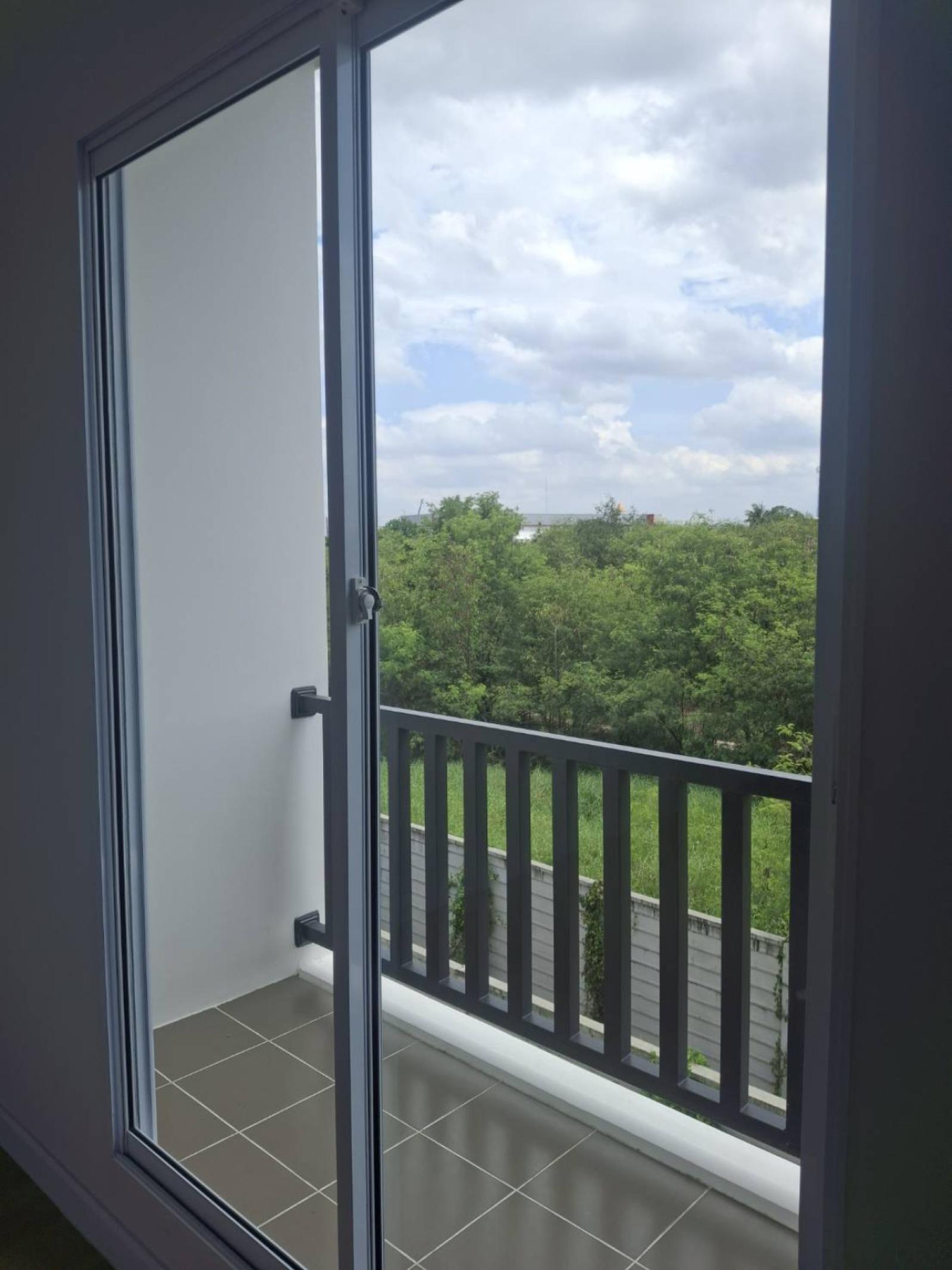 For Sale Townhouse/Townhome , The Metro Chaengwattana , wide frontage , Pak Kret , Mueang Nonthaburi , Pathum Thani , CX-170232 For Sale Townhouse/Townhome , The Metro Chaengwattana , wide frontage , Pak Kret , Mueang Nonthaburi , Pathum Thani , CX-170232