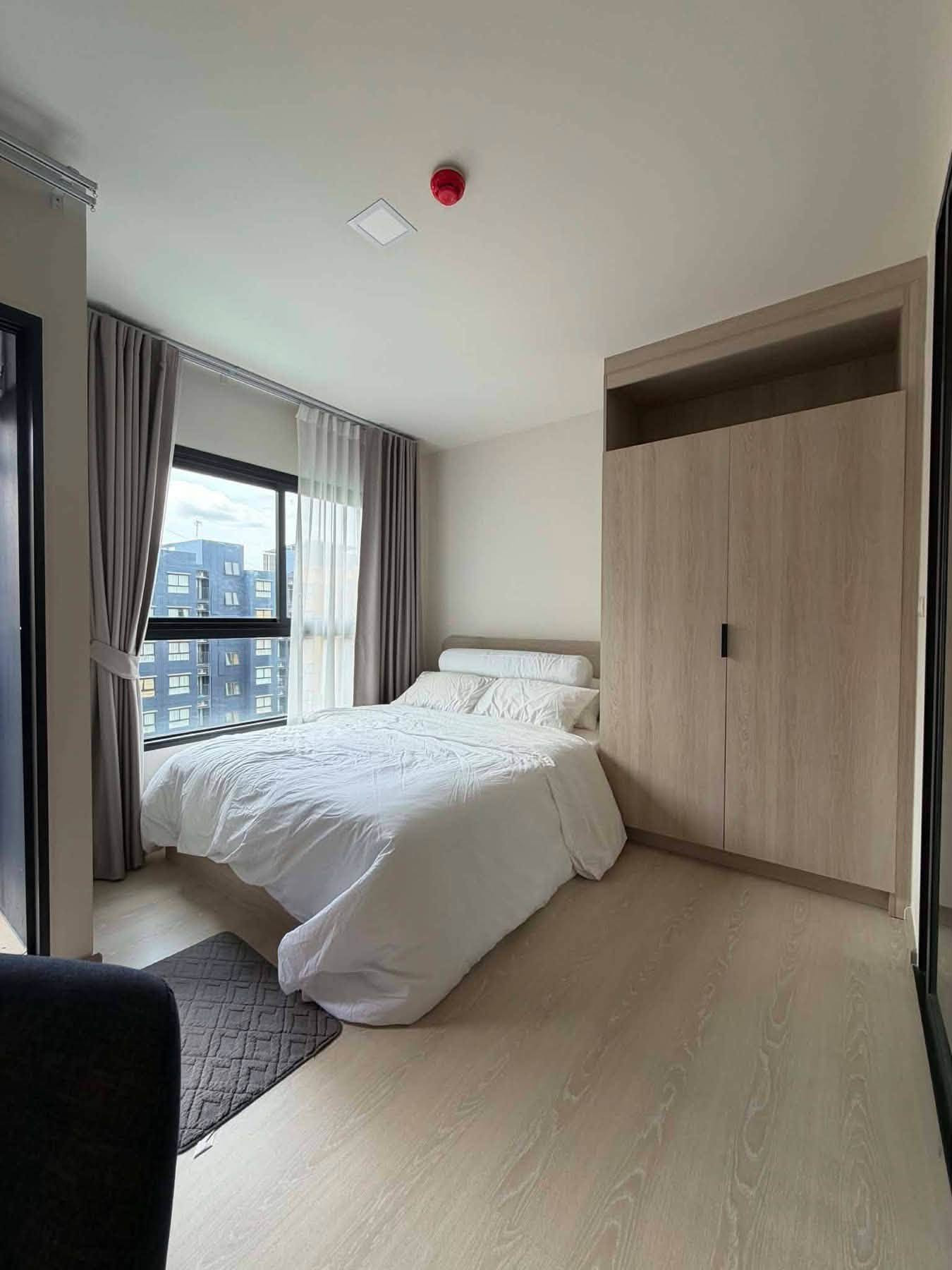 Condo for Rent: D Condo Shine Rangsit, opposite Thammasat University Rangsit Campus, with Shuttle Bus Service. Condo for Rent: D Condo Shine Rangsit, opposite Thammasat University Rangsit Campus, with Shuttle Bus Service.