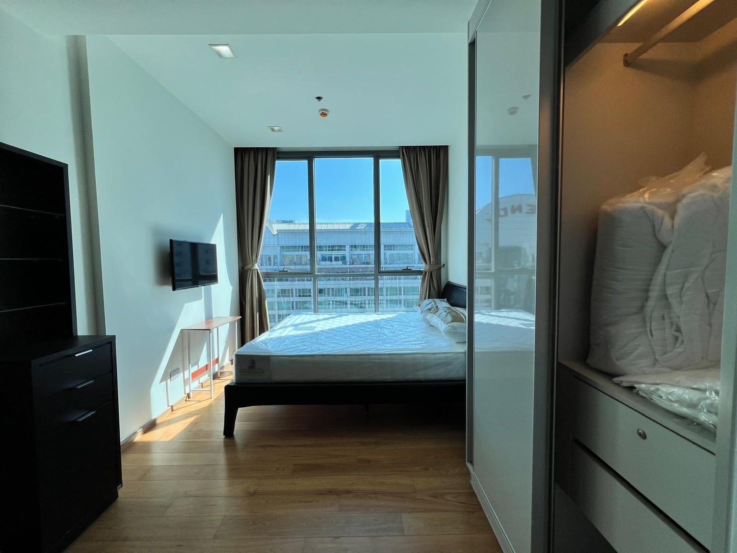 Hyde Sukhumvit 13 | 16th High Floor 1BR (Urgent Below-Market Sale near BTS Nana & Asoke Hub!) 4,800,000 THB Hyde Sukhumvit 13 | 16th High Floor 1BR (Urgent Below-Market Sale near BTS Nana & Asoke Hub!) 4,800,000 THB