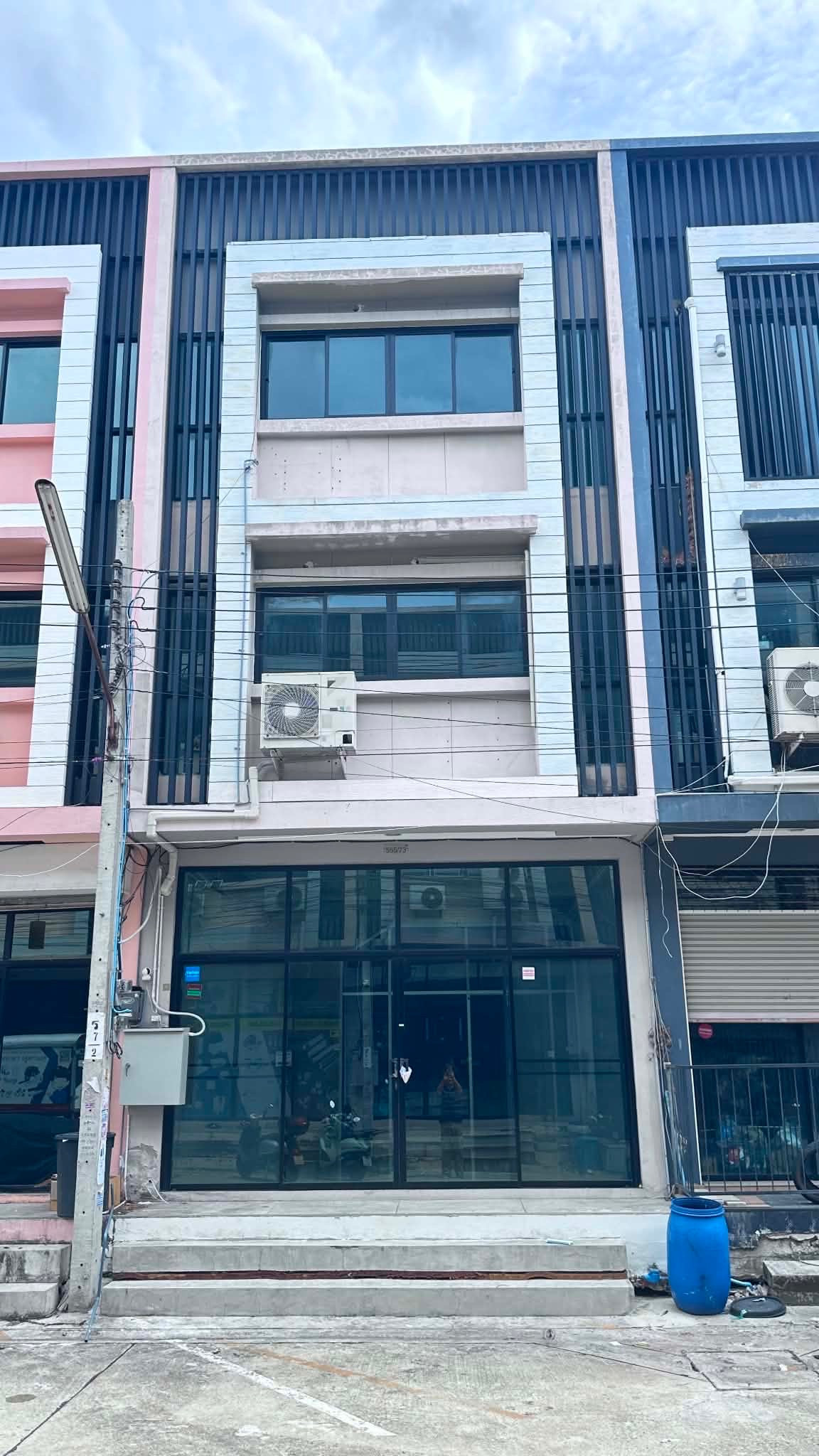 For rent, most urgent! MODERN LOFT | HOME OFFICE 3 floors Pracha Uthit 90