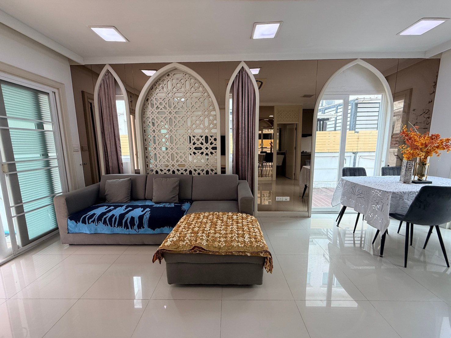 Townhouse for sale, 3 bedrooms, 3 bathrooms, fully furnished, ready to move in, only 4.99 million, location connected to Rama 9 Road, Thonglor within minutes.