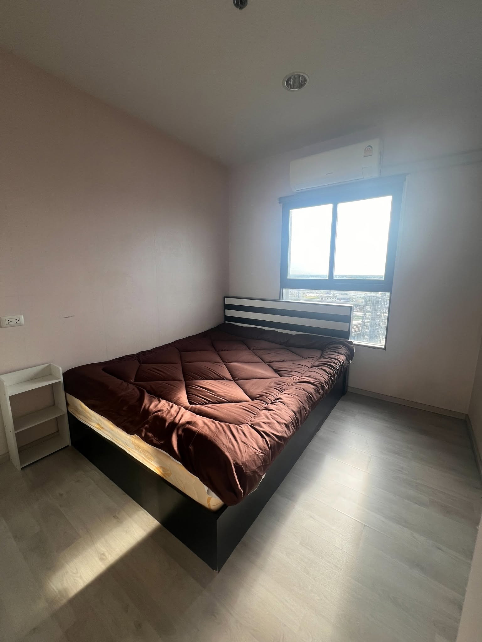 Condo for Rent: Plum Condo Central Station, near Central Westgate Condo for Rent: Plum Condo Central Station, near Central Westgate