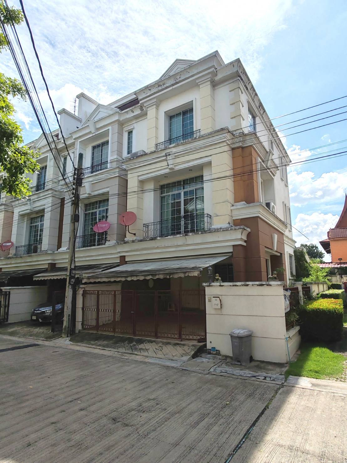 Buying This Office Makes More Sense Than Renting! 3-Storey Corner Townhome for Sale, 30.1 Sq.Wah, Plus City Park Kaset–Ngamwongwan, Near Chaeng Watthana Government Complex and Bang Khen Red Line Station Buying This Office Makes More Sense Than Renting! 3-Storey Corner Townhome for Sale, 30.1 Sq.Wah, Plus City Park Kaset–Ngamwongwan, Near Chaeng Watthana Government Complex and Bang Khen Red Line Station