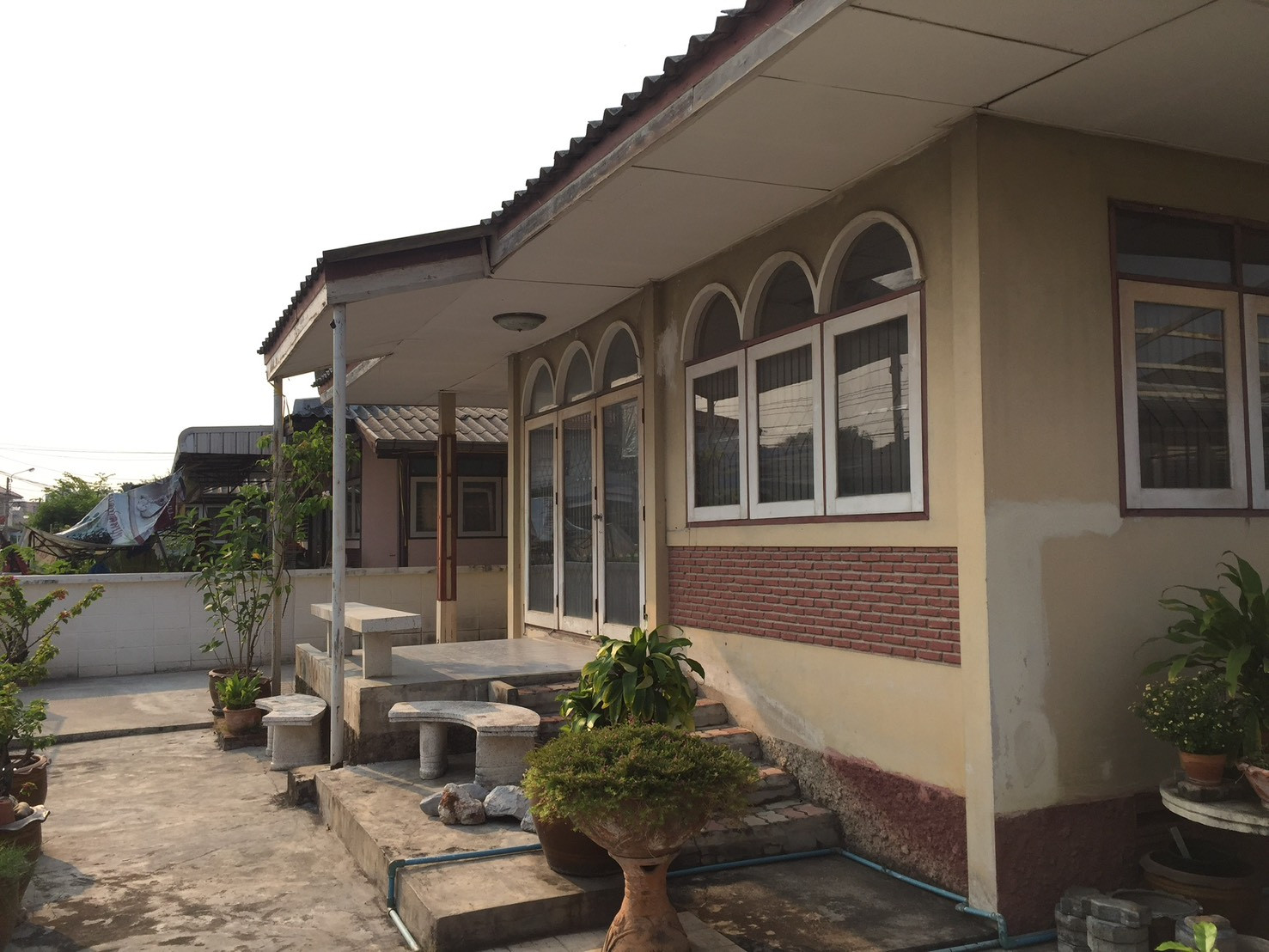 Rare land !!! Single house for sale, good location, 60 sq m., 1-story house, Chok Chai 4, Soi 76. Rare land !!! Single house for sale, good location, 60 sq m., 1-story house, Chok Chai 4, Soi 76.