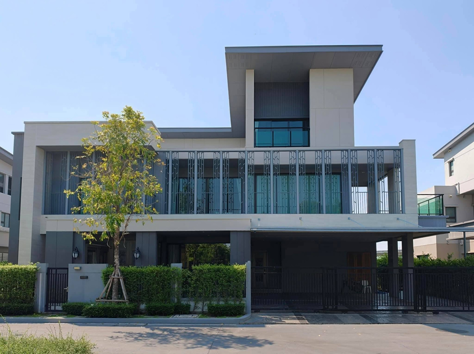 🏡 3-story luxury house for sale, Grand Bangkok Boulevard East Rama 9 | 827 sq m. | 129.2 sq m. | 5+2 bedrooms.