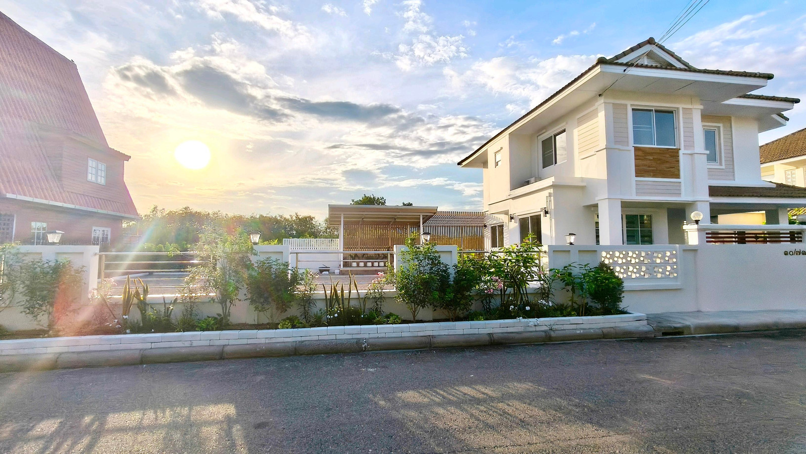 สาริน ซิตี้ (สาริน ซื่อตรง )บ้านรีโนเวทใหม่พร้อมเข้าอยู่ บนเนื้อที่ใหญ่พิเศษ 110 ตร.ว. บ้านดี ลมเย็นทั้งวัน 