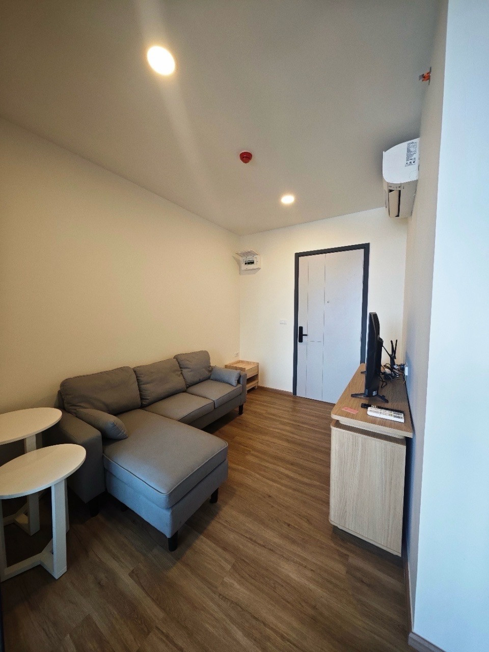 The Stage Mindscape Rental price: 23,000 baht ❗️ Lowest price reduction 19,000 baht 📍 Room number 168/44 🏢 8th floor 📐 Size 35 sq m. 💰 2 months security deposit 💳 1 month advance rent