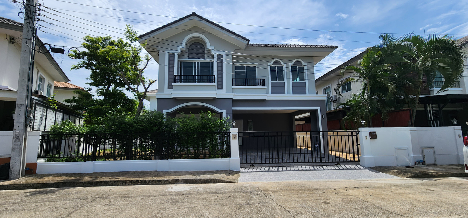 Single house for rent, Passorn 19 Watcharapol-Wongwaen, 3 bedrooms, 3 bathrooms, 68 sq.wa. Pets allowed. 32,000 THB/month. Park-facing location Single house for rent, Passorn 19 Watcharapol-Wongwaen, 3 bedrooms, 3 bathrooms, 68 sq.wa. Pets allowed. 32,000 THB/month. Park-facing location