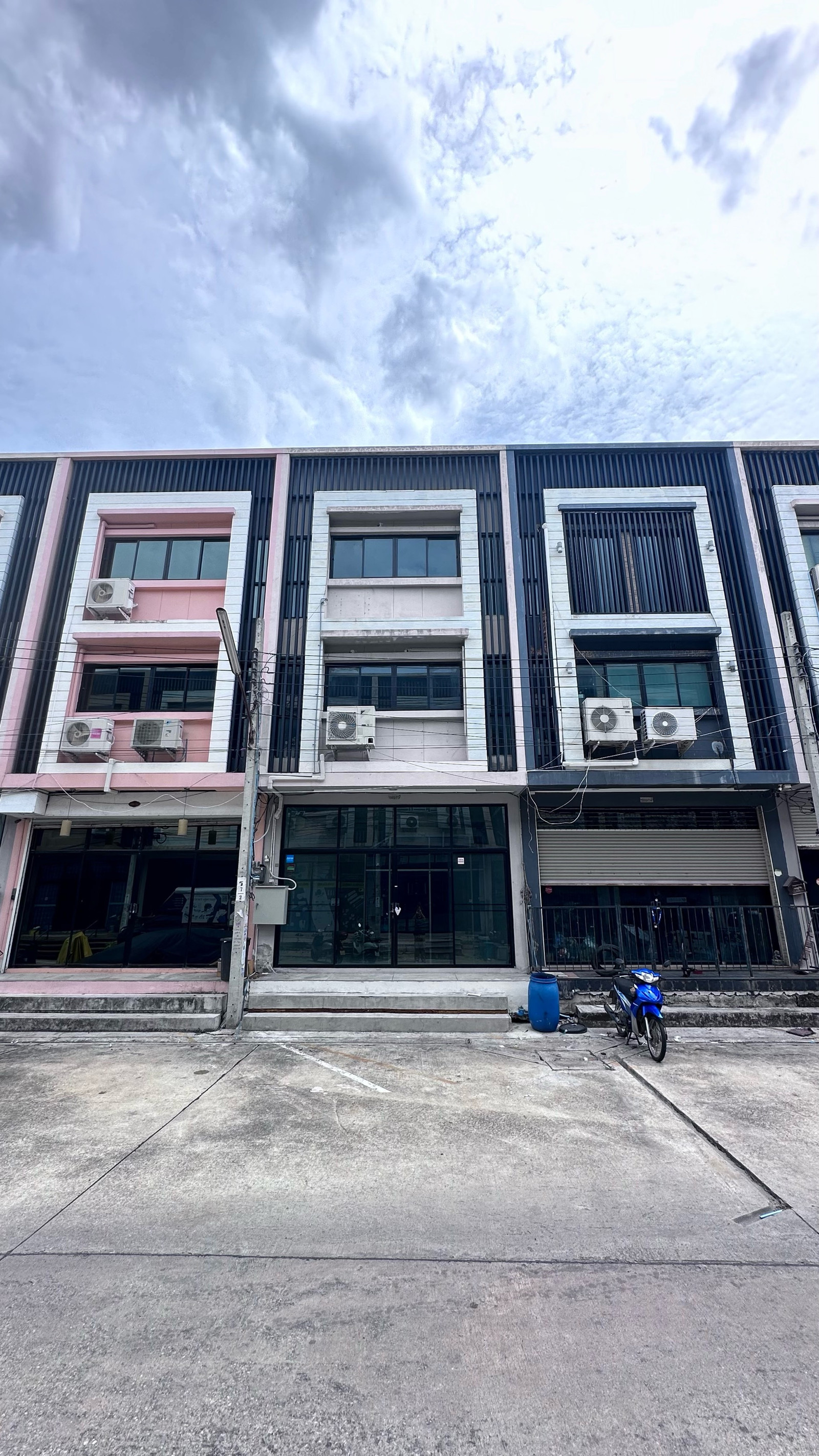 For rent, most urgent! MODERN LOFT | HOME OFFICE 3 floors Pracha Uthit 90 – รูปที่ 2