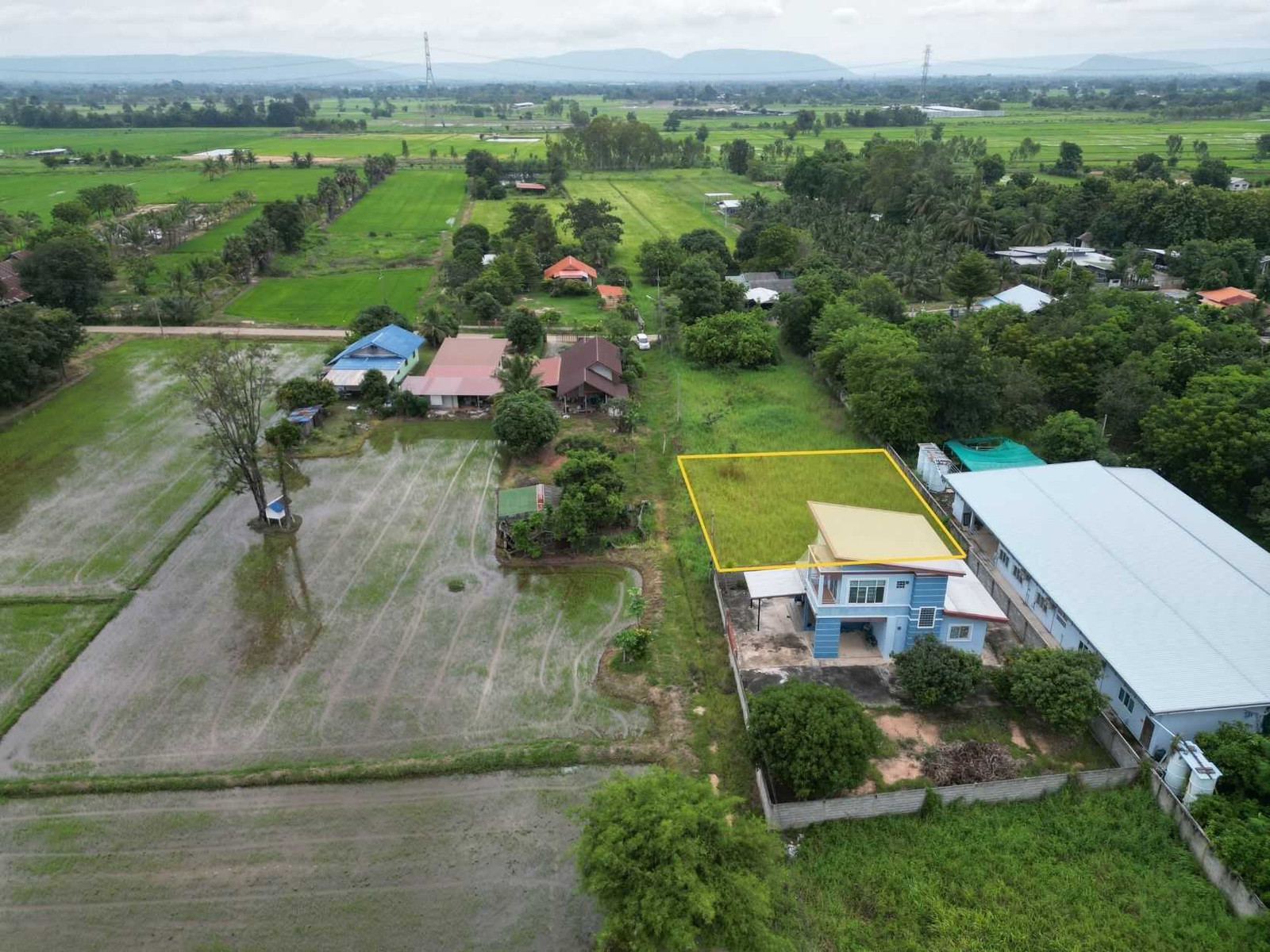 Beautiful vacant land plot Suitable for building a house in Hua Ro location. – รูปที่ 4